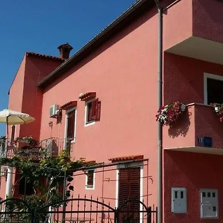 In Vrvari With Air Conditioning, Wifi 664-6 * Poreč